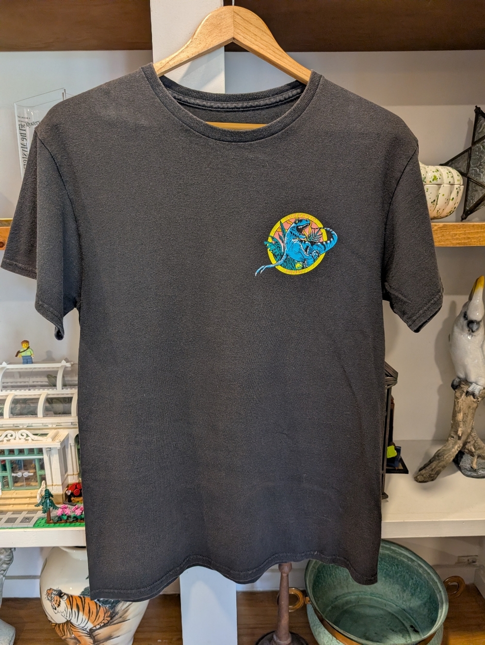 Jurassic World Raptor Blue Logo Black T-shirt Size Medium READ